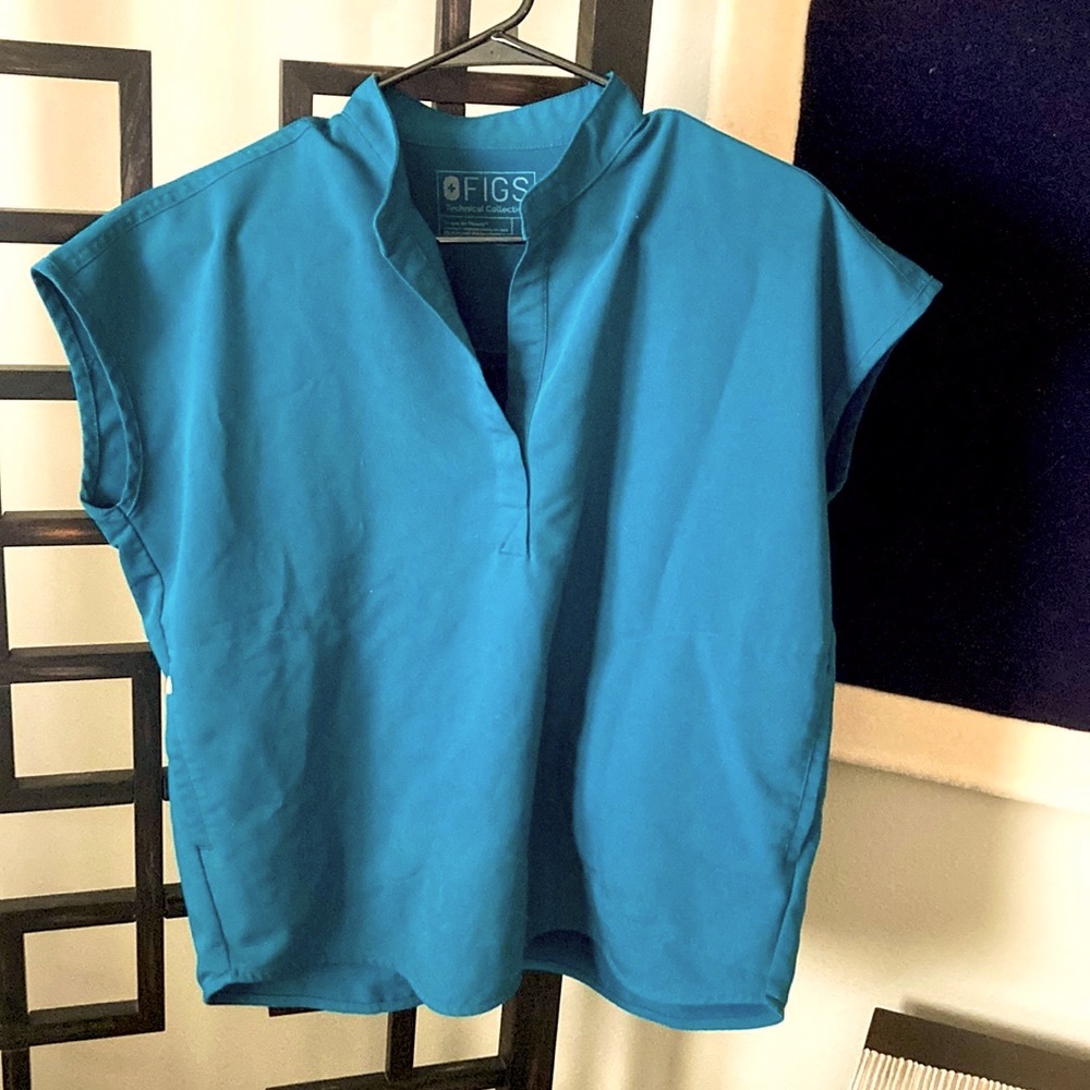 Figs Caribbean Blue Top